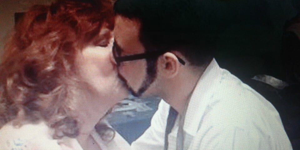 bacio coppia differenza età