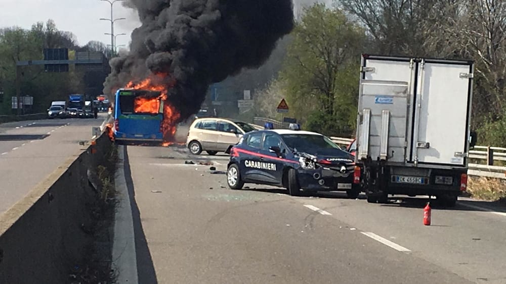 incendio autobus san donato