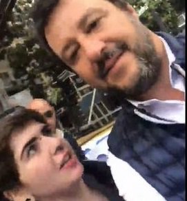 salvini selfie