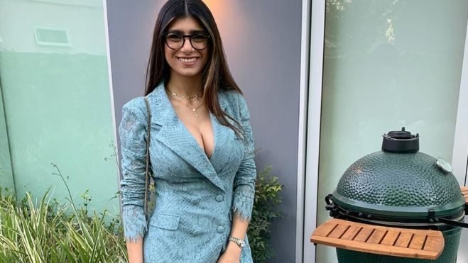 cropped-mia-khalifa-1.jpg