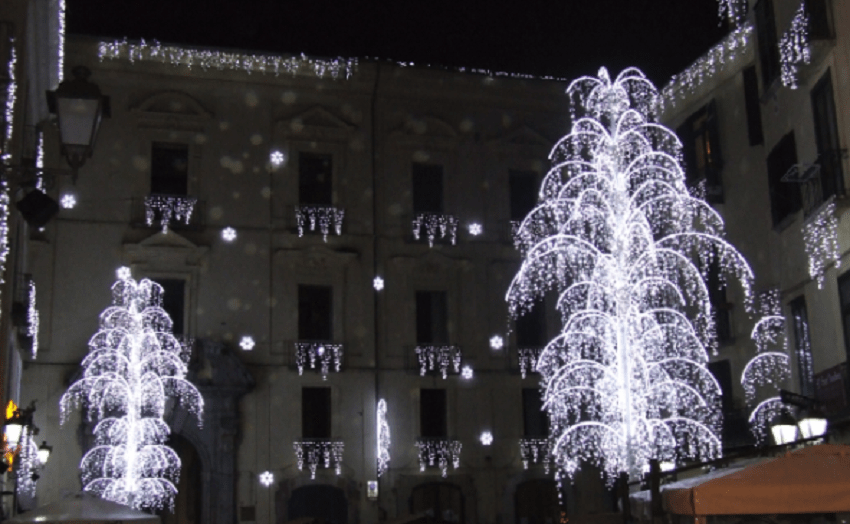 Luci Di Natale Salerno.Diretta Accensione Luci Salerno 2019 De Luca Saremo La Montecarlo Del Sud L Anno Prossimo Piazza Della Liberta Notizie Audaci