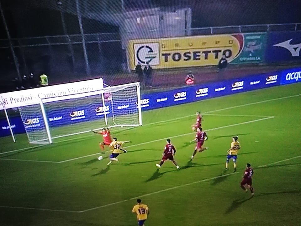 Giannetti fallisce il gol del pari