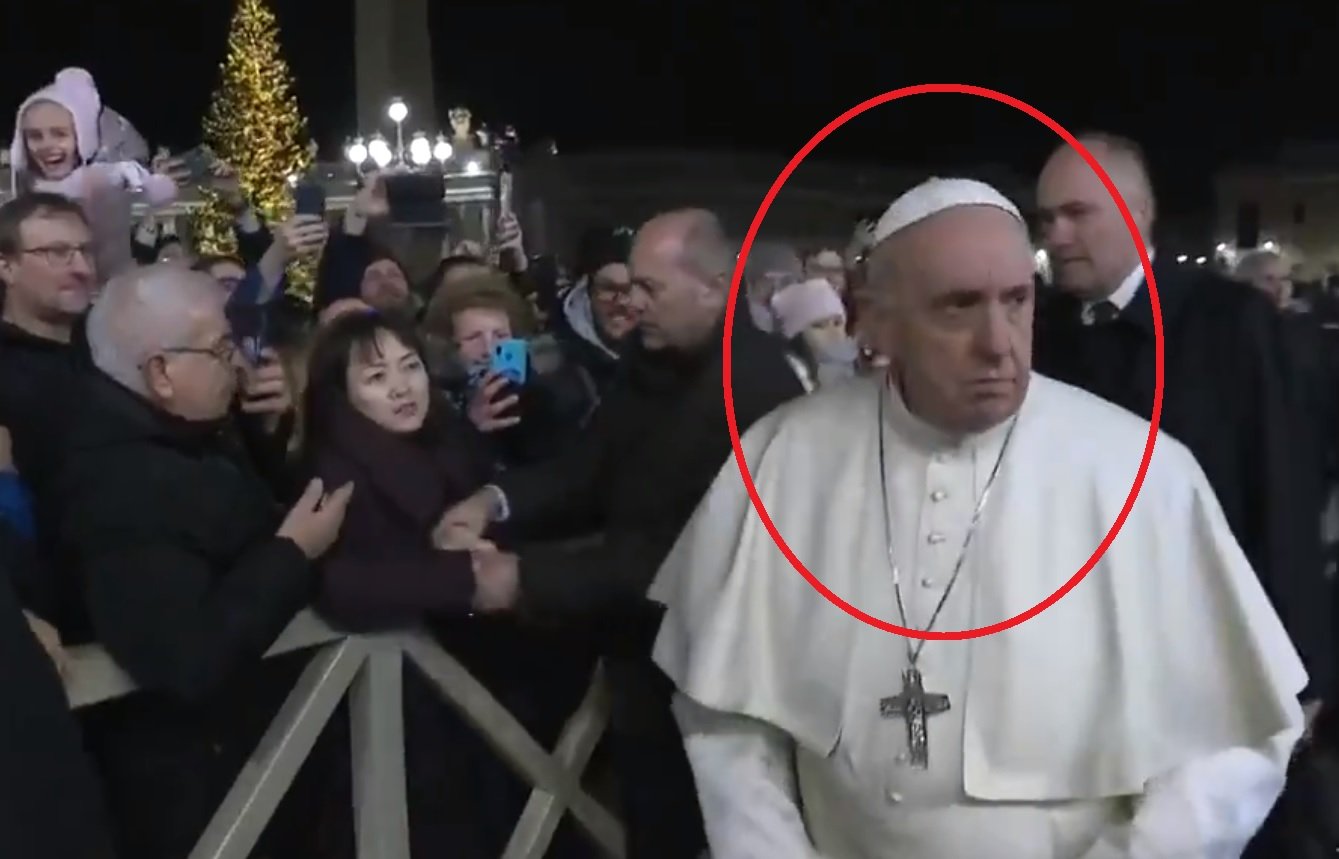 Papa Francesco donna video
