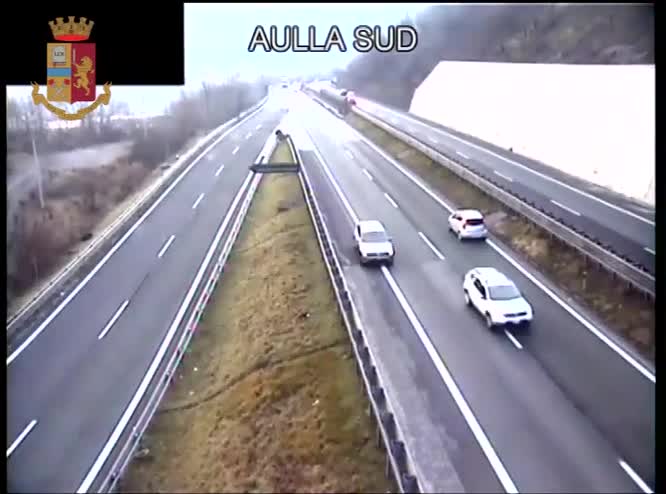 aulla contromano video