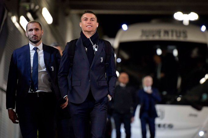 ronaldo strettta di mano