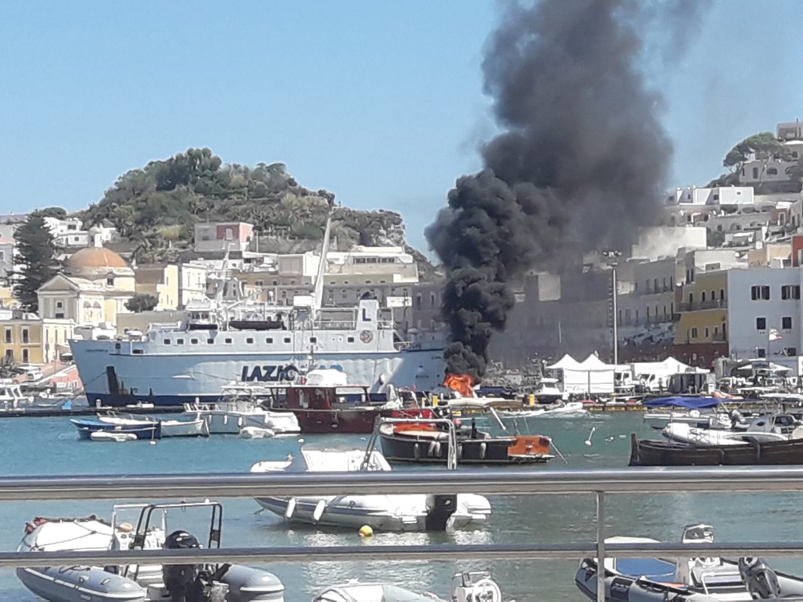 motoscafo incendio ponza