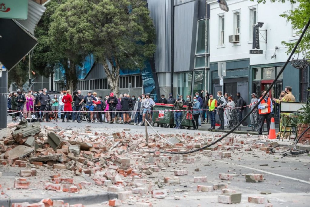 Terremoto Australia, panico e crolli a Melbourne per il sisma di magnitudo 5.9 il video virale Terremoto Australia, panico e crolli a Melbourne per il sisma di magnitudo 5.9 il video virale