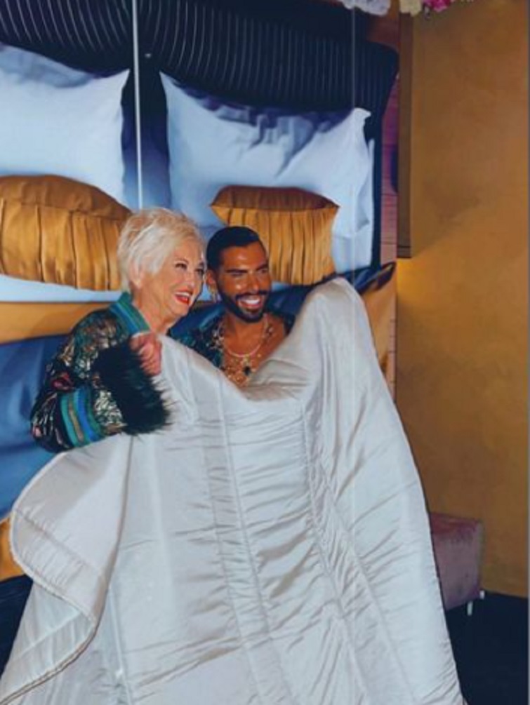 Federico Fashion Style, dal pigiama party chic alla fine della relazione con la partner in poche ore (VIDEO) | Notizie Audaci Federico Fashion Style, dal pigiama party chic alla fine della relazione con la partner in poche ore (VIDEO) | Notizie Audaci
