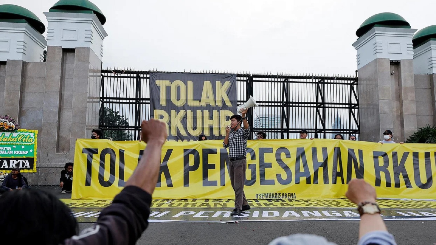 proteste indonesia matrimonio