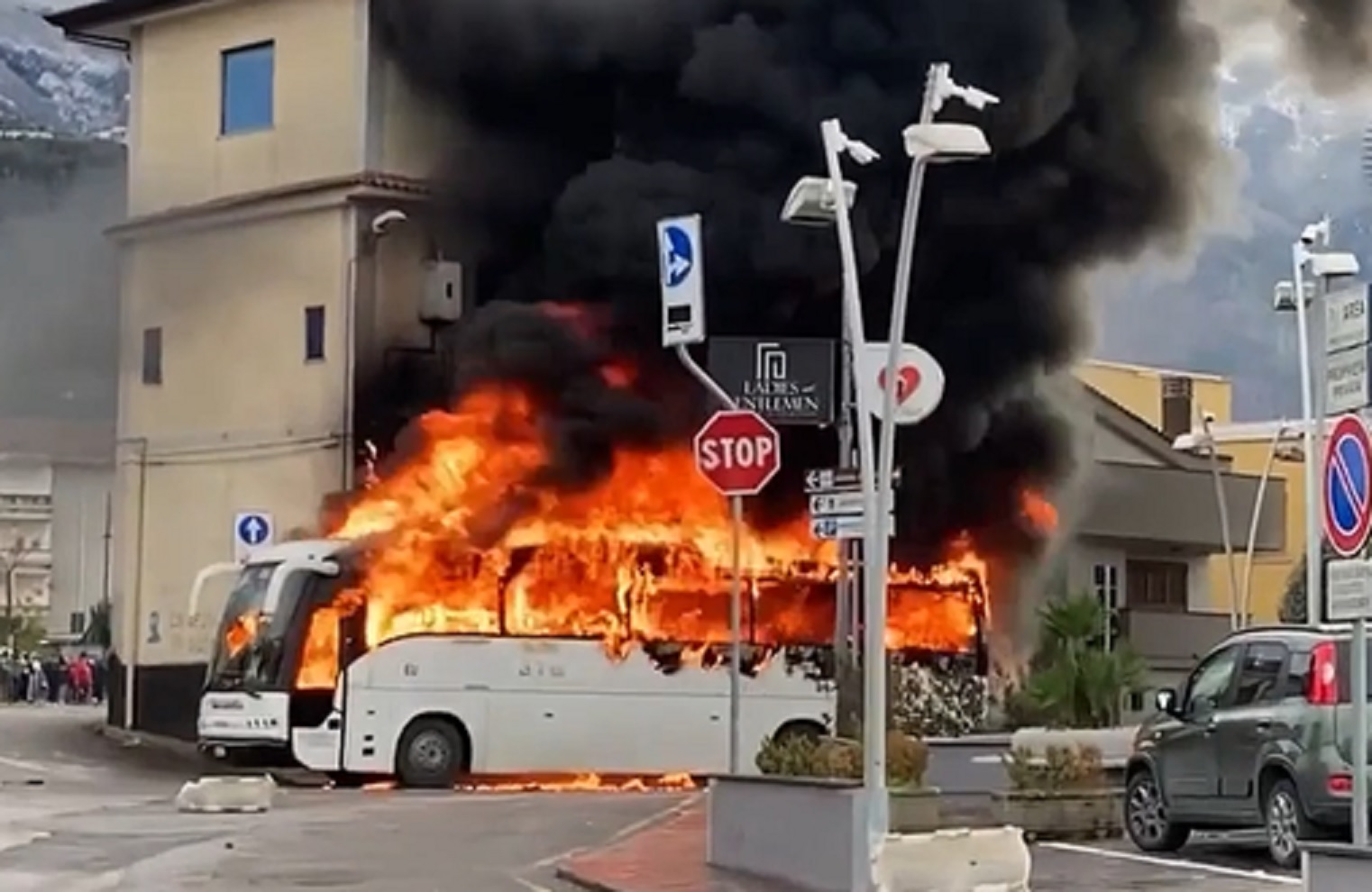 incendio pullman paganese-casertana