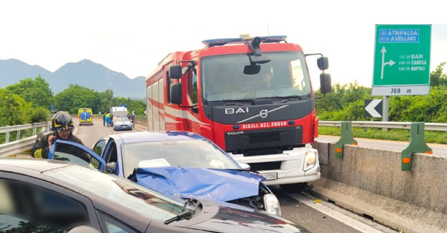 incidente raccordo Avellino Salerno morta