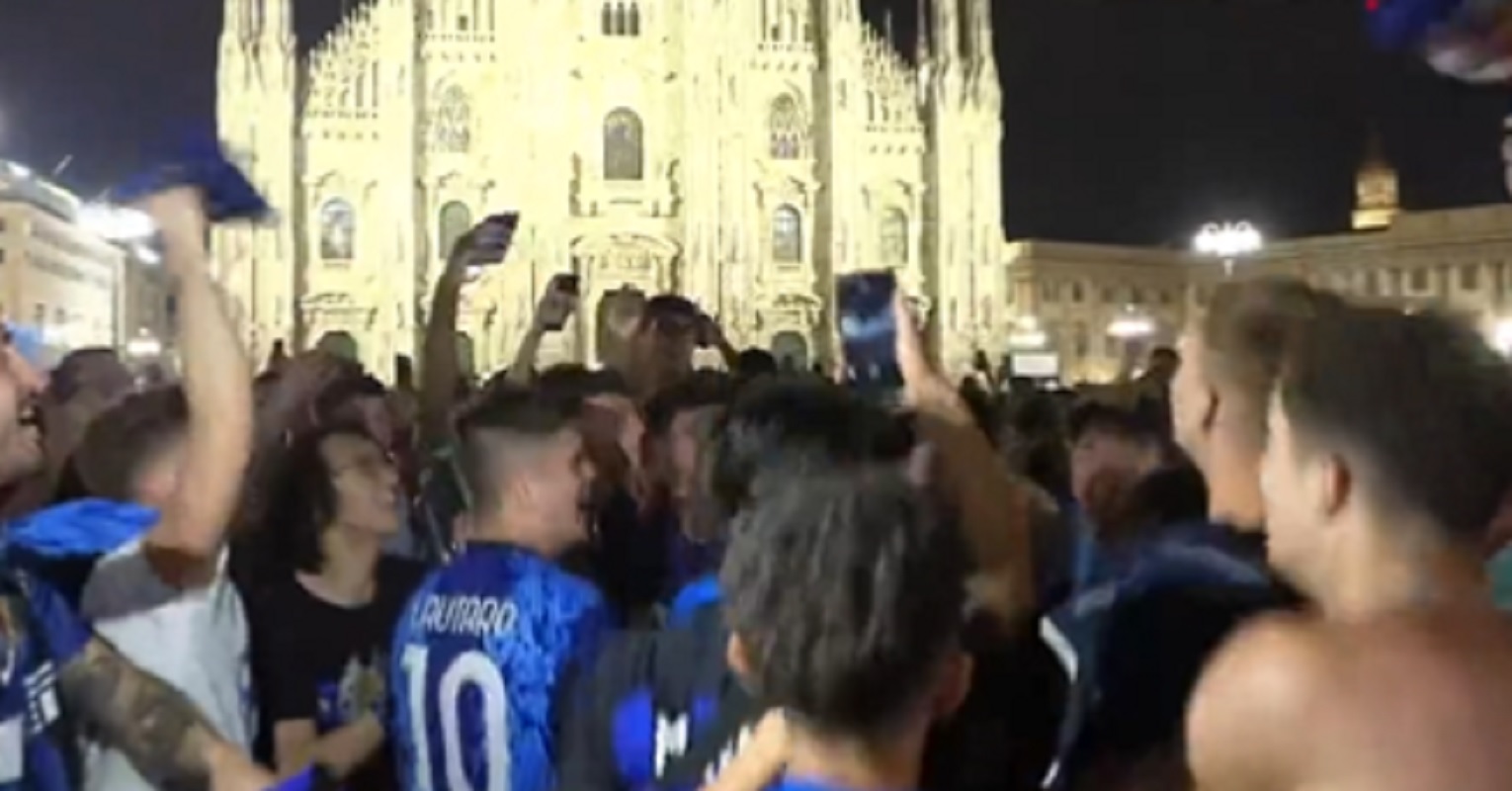 tifosi intera Piazza Duomo Champions