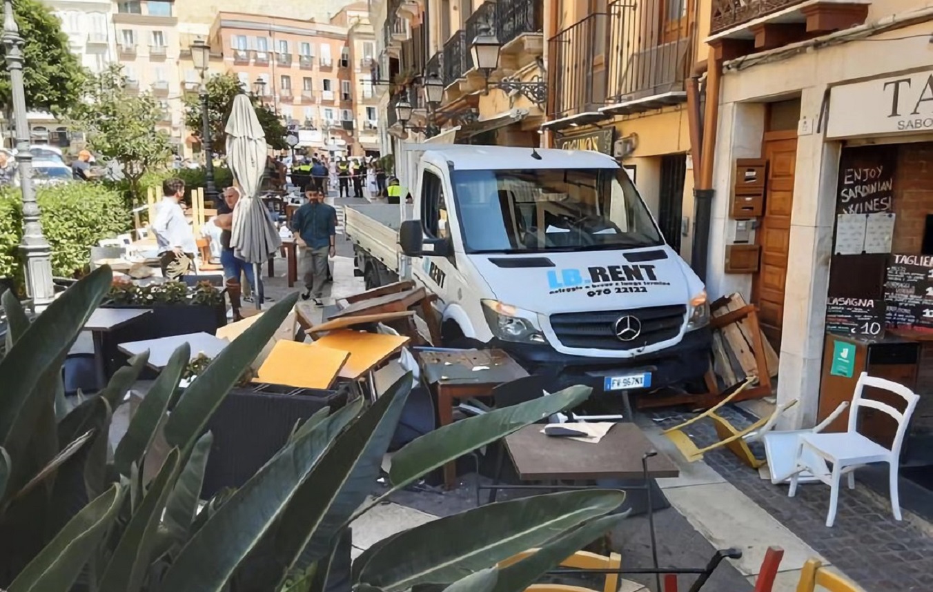 Adesivo lavagna da muro ” IL PRANZO È SERVITO!” – Lavagna adesiva