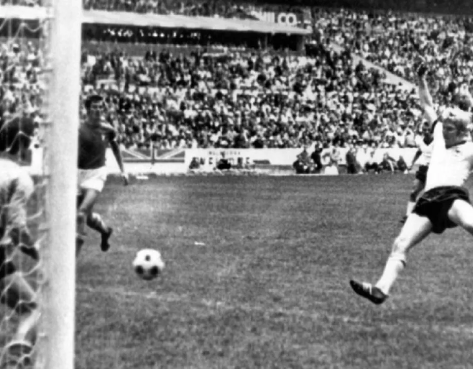 Schnellinger firma il gol del pareggio per la Germania e trasforma Italia Germania nella partita del secolo
