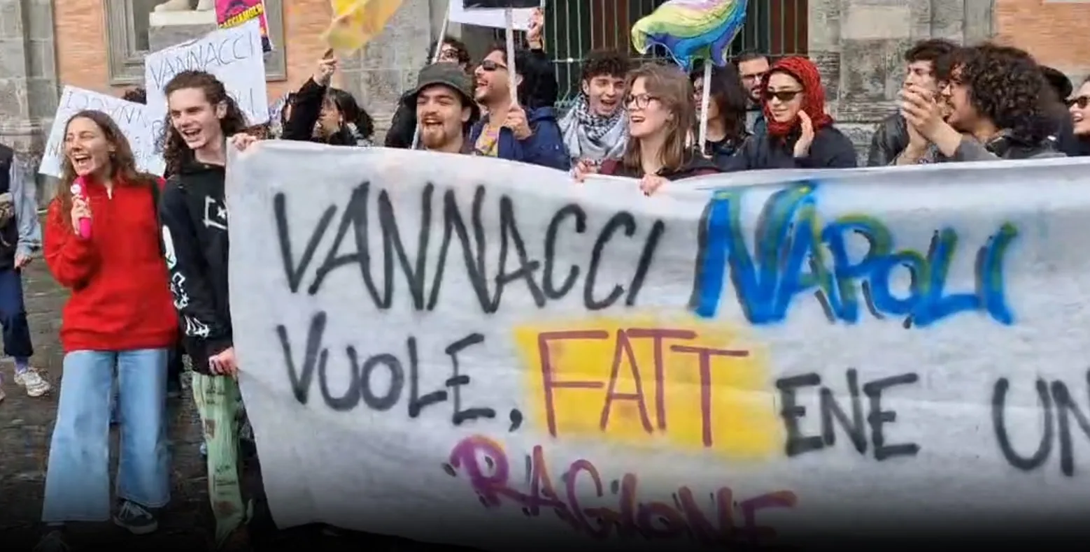 Vannacci contestato a Napoli