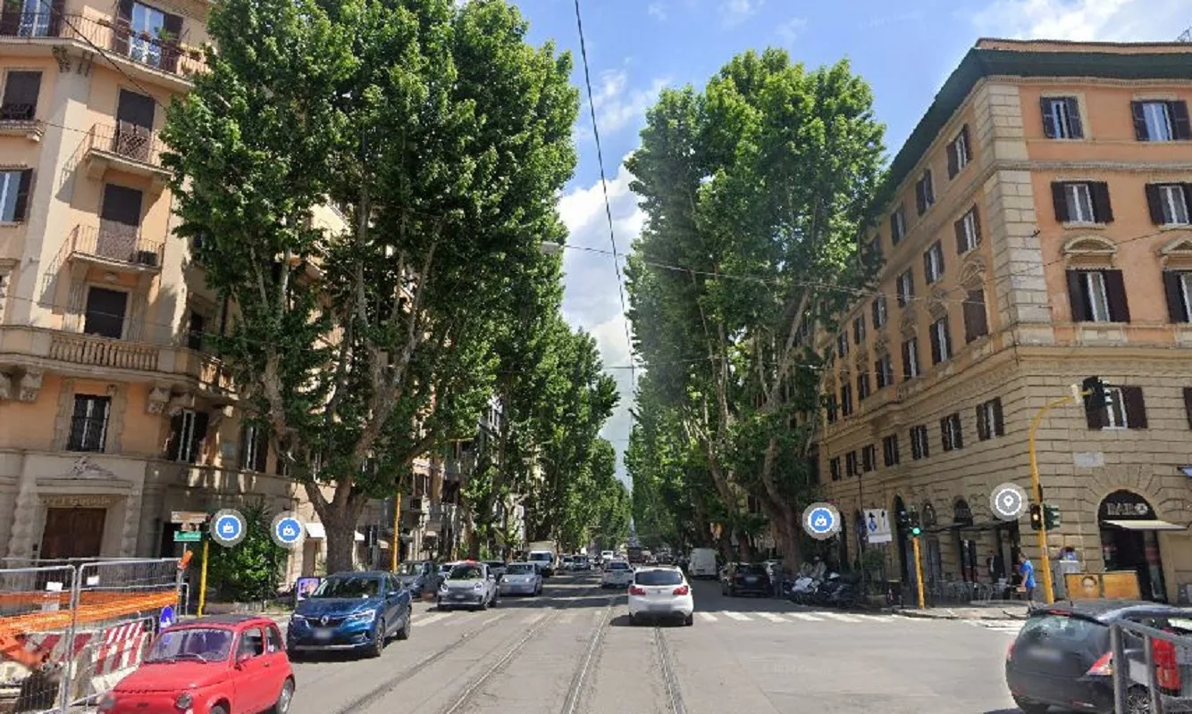 Un uomo ha fatto irruzione in un appartamento di viale Margherita a Roma