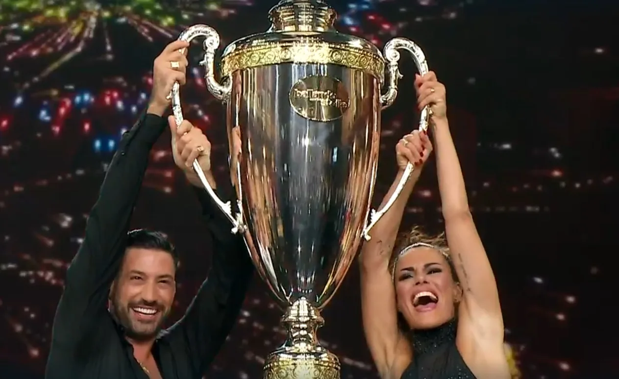 Bianca Guaccero e Giovanni Pernice, amore al capolinea? I segnali social che accendono i sospetti Bianca Guaccero e Giovanni Pernice, amore al capolinea? I segnali social che accendono i sospetti