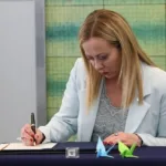 Reddito dimezzato e casa nuova per la Premier Meloni: chi guadagna di più in Parlamento