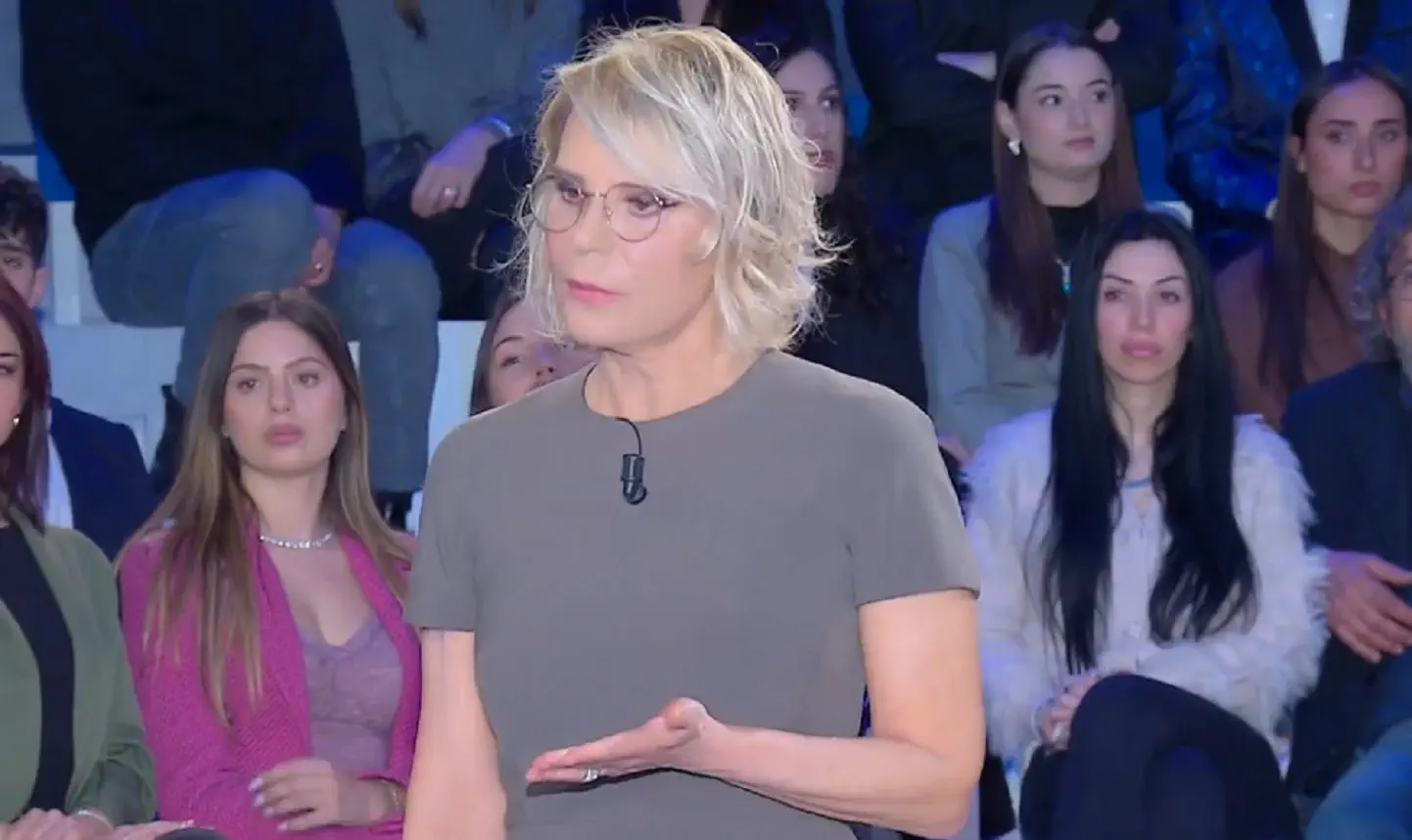 Uomini e Donne, caos in studio: Maria De Filippi perde la pazienza e sbotta contro due protagonisti Uomini e Donne, caos in studio: Maria De Filippi perde la pazienza e sbotta contro due protagonisti