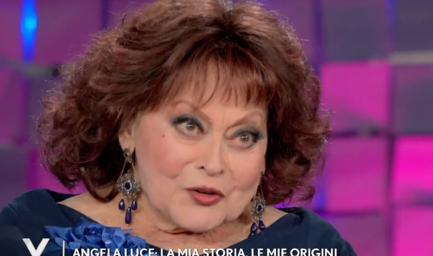 Angela Luce ricorda Peppino Gagliardi tra commozione e rimpianti: ‘Non l’ho perdonato, ma lo amavo’ Angela Luce ricorda Peppino Gagliardi tra commozione e rimpianti: ‘Non l’ho perdonato, ma lo amavo’