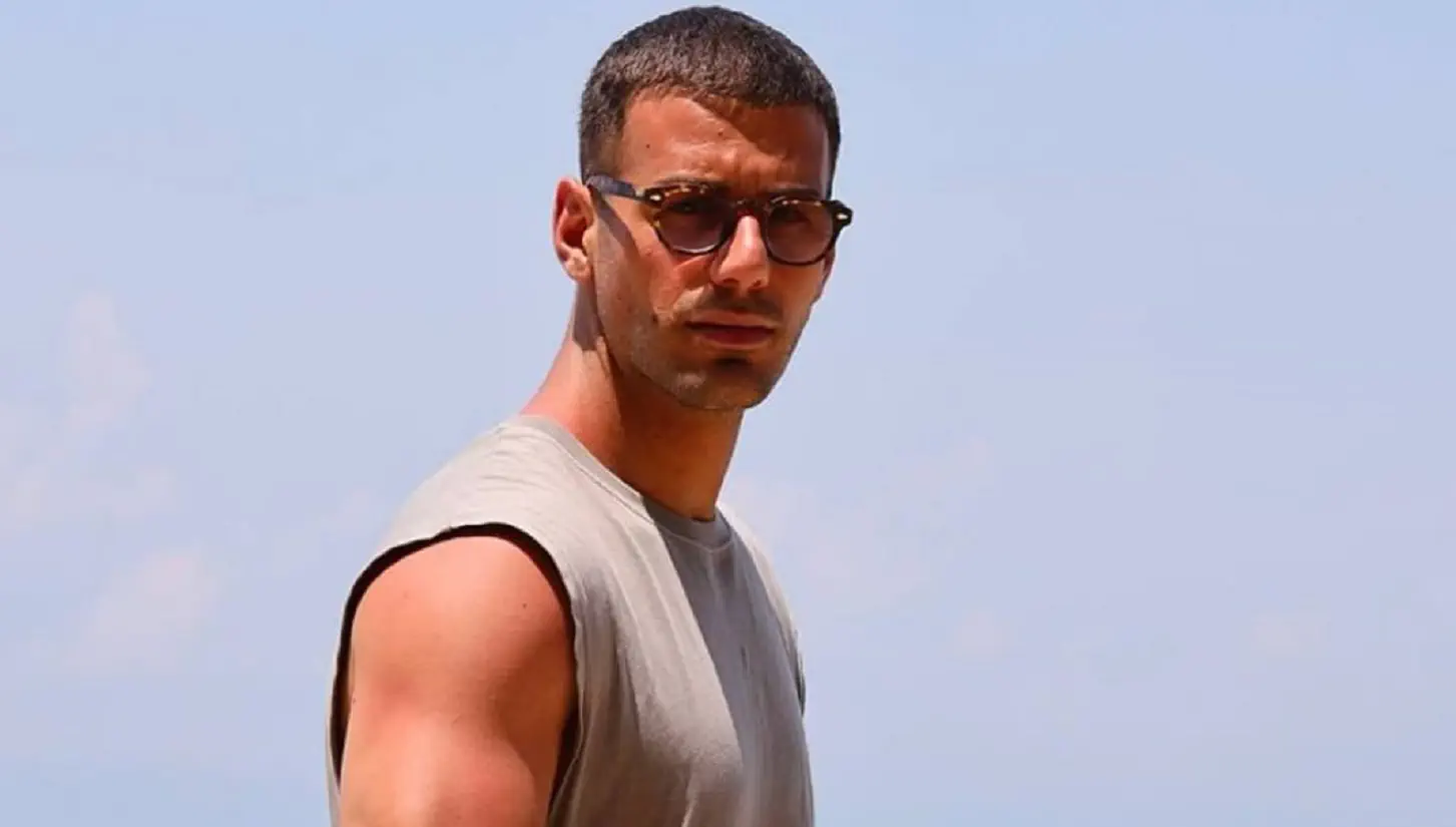 Isola dei Famosi, è subito caos tra ritiri e provvedimenti: Angelo Famao lascia, il motivo Isola dei Famosi, è subito caos tra ritiri e provvedimenti: Angelo Famao lascia, il motivo