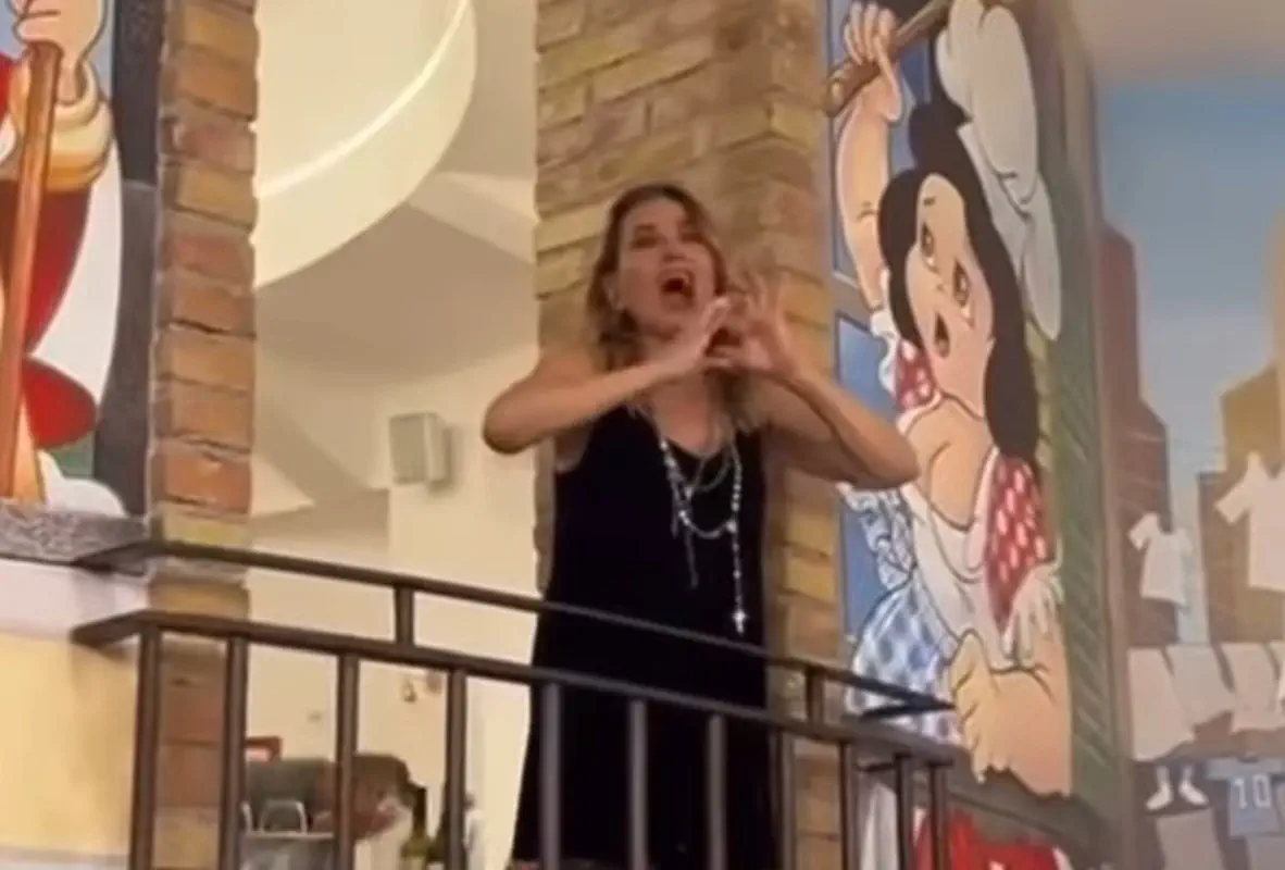 Barbara D’Urso: Rai pronta ad accoglierla, ma Forza Italia frena: la possibile soluzione Barbara D’Urso: Rai pronta ad accoglierla, ma Forza Italia frena: la possibile soluzione