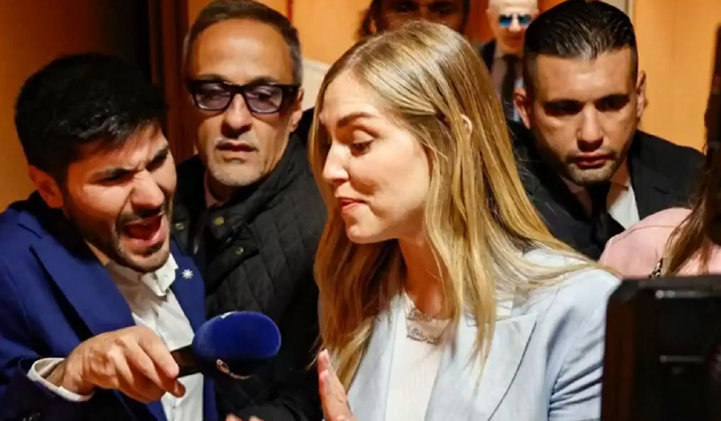 Chiara Ferragni e la polemica con Pomeriggio 5: scontro con il giornalista, critiche da Myrta Merlino Chiara Ferragni e la polemica con Pomeriggio 5: scontro con il giornalista, critiche da Myrta Merlino