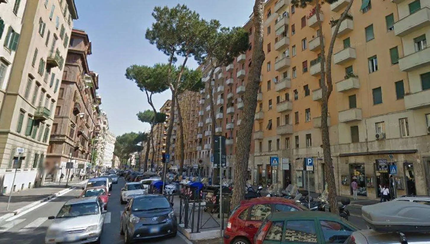 Avverte un malore e chiede soccorso in un bar a Roma, 48enne abusata nel quartiere Africano Avverte un malore e chiede soccorso in un bar a Roma, 48enne abusata nel quartiere Africano