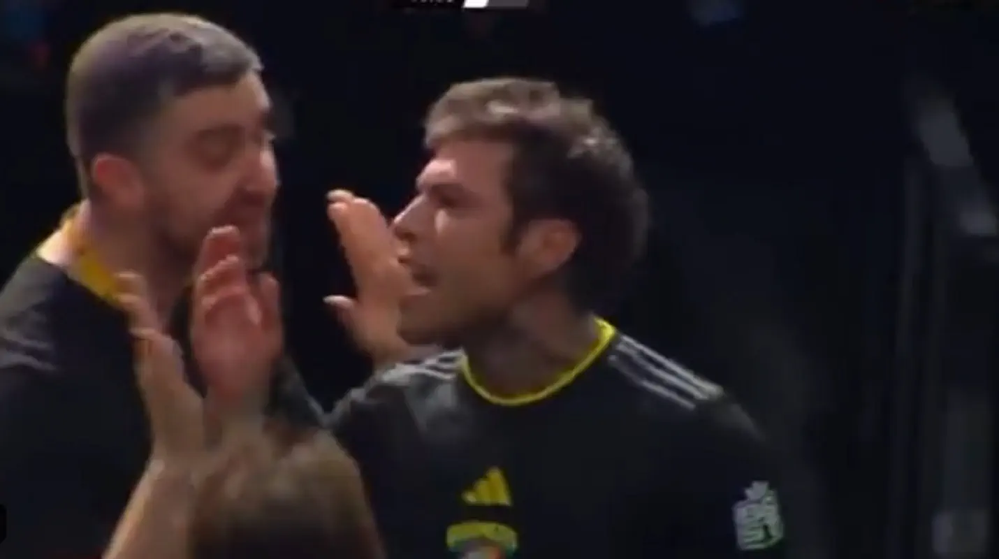 Kings League Italy, Fedez sulla lite con Blur: ‘Augura tumore e morte’, Bonucci li ha divisi Kings League Italy, Fedez sulla lite con Blur: ‘Augura tumore e morte’, Bonucci li ha divisi