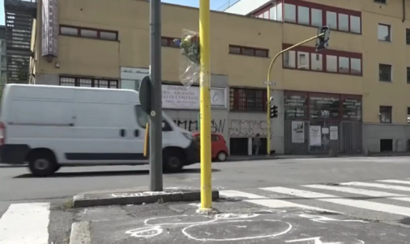 milano muore a 21 anni dopo una fuga in scooter alla vista della polizia la furia dei parenti