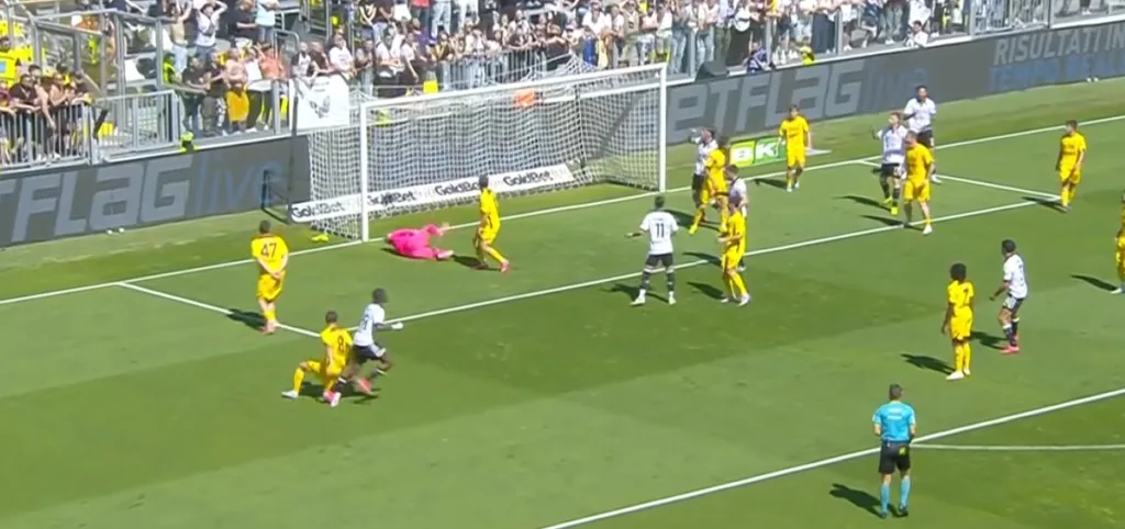 Il portiere granata salva su Kouda