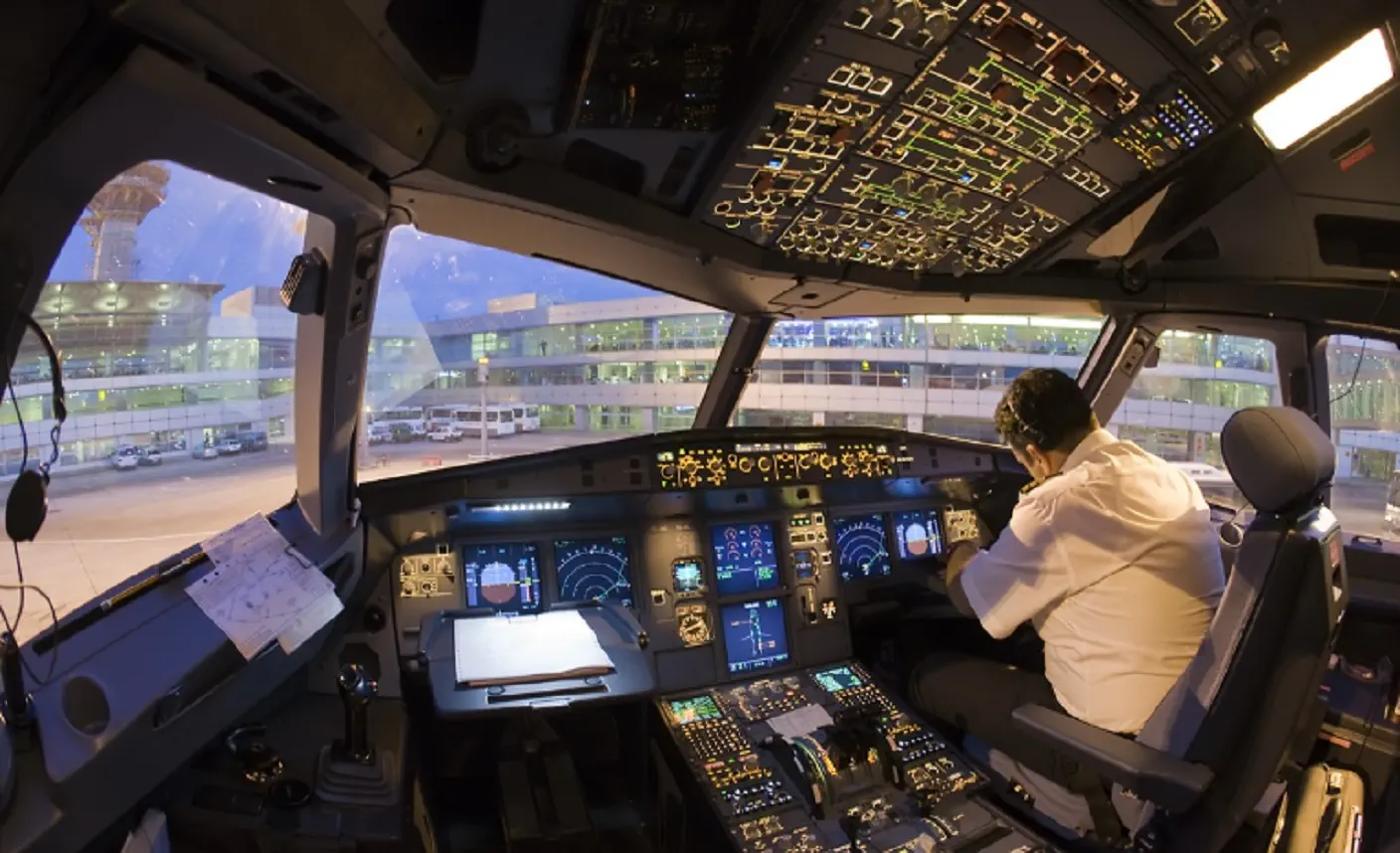 Dieci minuti di terrore: volo Lufthansa resta senza pilota dopo il malore del copilota Dieci minuti di terrore: volo Lufthansa resta senza pilota dopo il malore del copilota