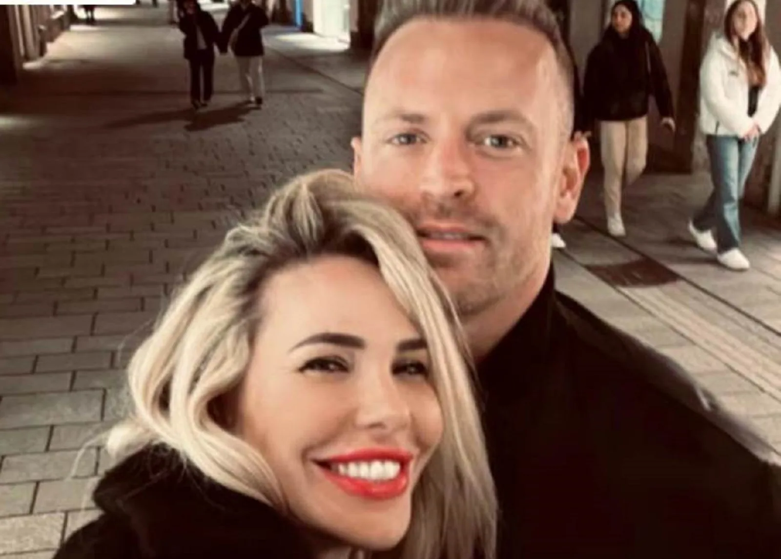 Ilary Blasi verso le nozze? Bastian Muller le avrebbe chiesto la mano a Cernobbio Ilary Blasi verso le nozze? Bastian Muller le avrebbe chiesto la mano a Cernobbio