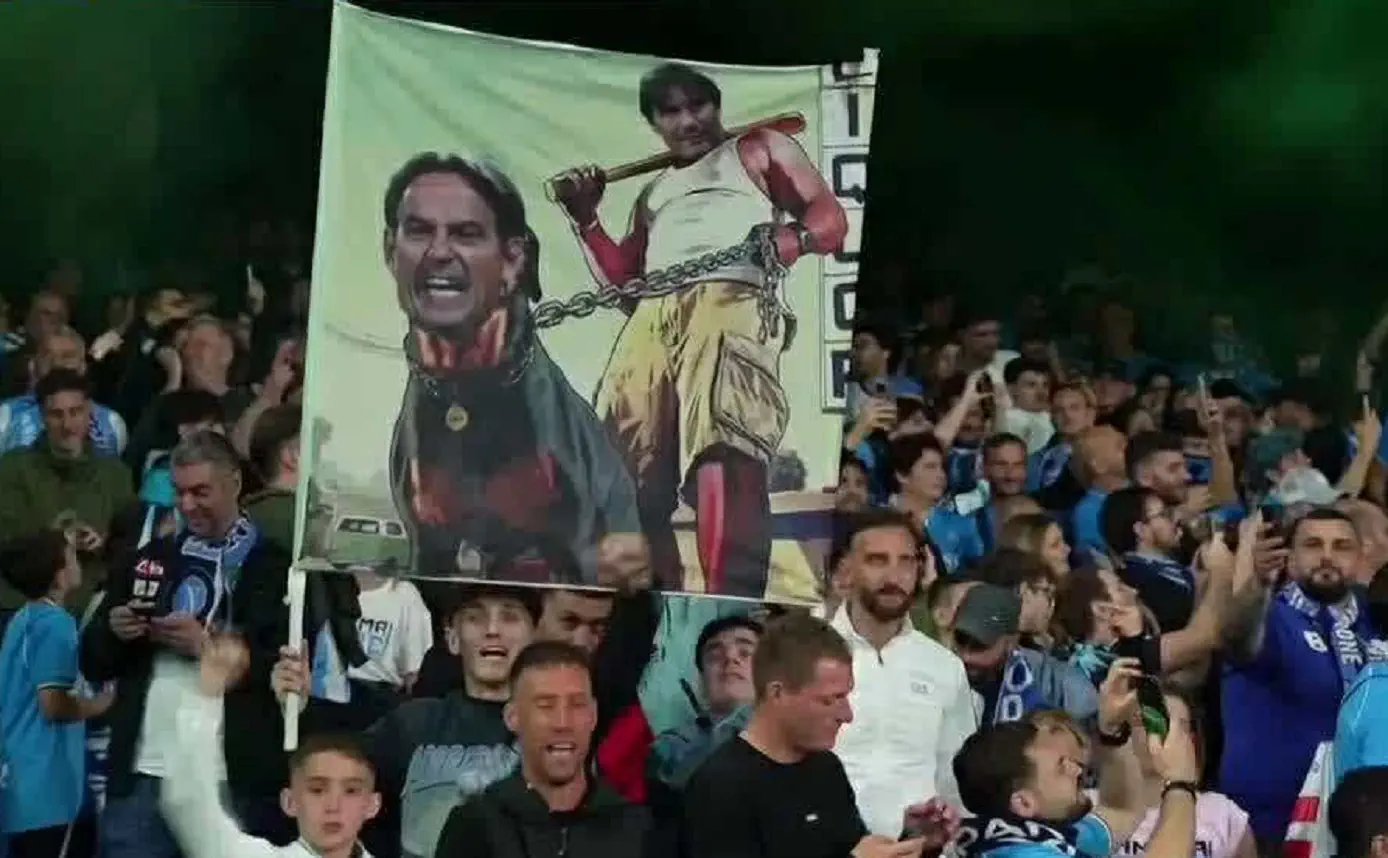 L'ironia dei tifosi del Napoli per festeggiare lo scudetto del Napoli