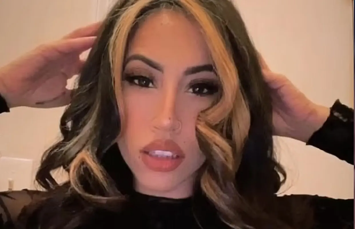 La ‘ricercata sexy’ di New York scatena il web: Lucie Lora arrestata dopo un’aggressione per un anello La ‘ricercata sexy’ di New York scatena il web: Lucie Lora arrestata dopo un’aggressione per un anello