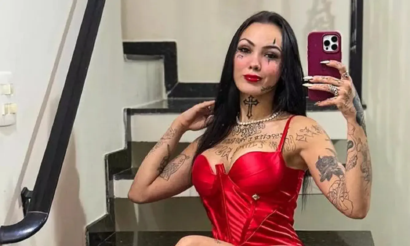 Accoltellata in diretta: la tragedia dell’influencer Luna sotto gli occhi dei follower Accoltellata in diretta: la tragedia dell’influencer Luna sotto gli occhi dei follower
