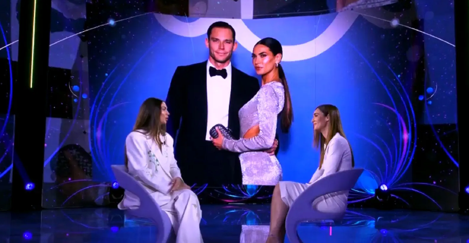 Melissa Satta a Verissimo: ‘Con Carlo ho ritrovato serenità e leggerezza’, poi sorprende su Berrettini Melissa Satta a Verissimo: ‘Con Carlo ho ritrovato serenità e leggerezza’, poi sorprende su Berrettini
