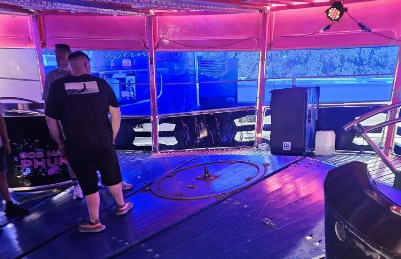 Edimburgo, carro della giostra deraglia al Galactic Carnival Festival: terrore per una famiglia Edimburgo, carro della giostra deraglia al Galactic Carnival Festival: terrore per una famiglia