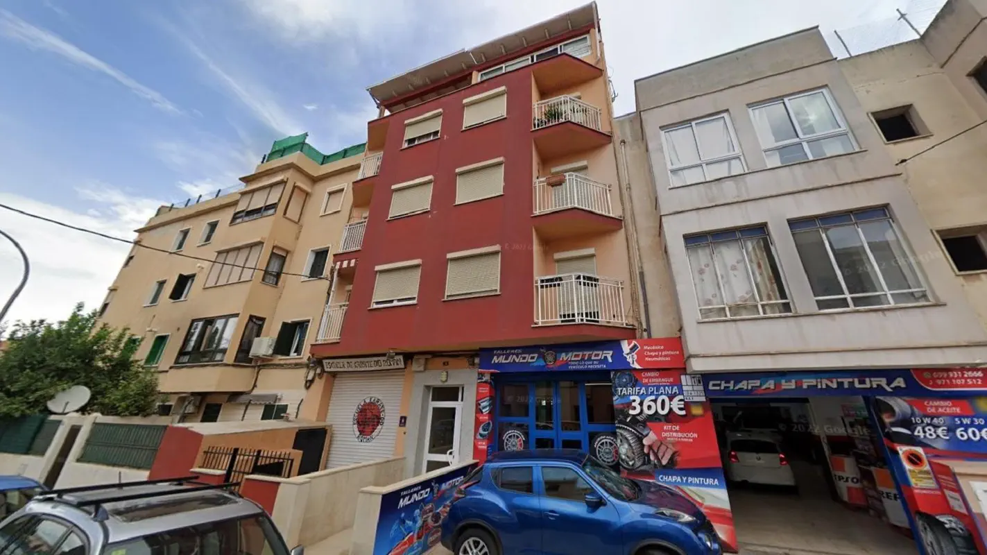 Cade dal balcone per recuperare il cellulare: muore 55enne a Palma di Maiorca Cade dal balcone per recuperare il cellulare: muore 55enne a Palma di Maiorca
