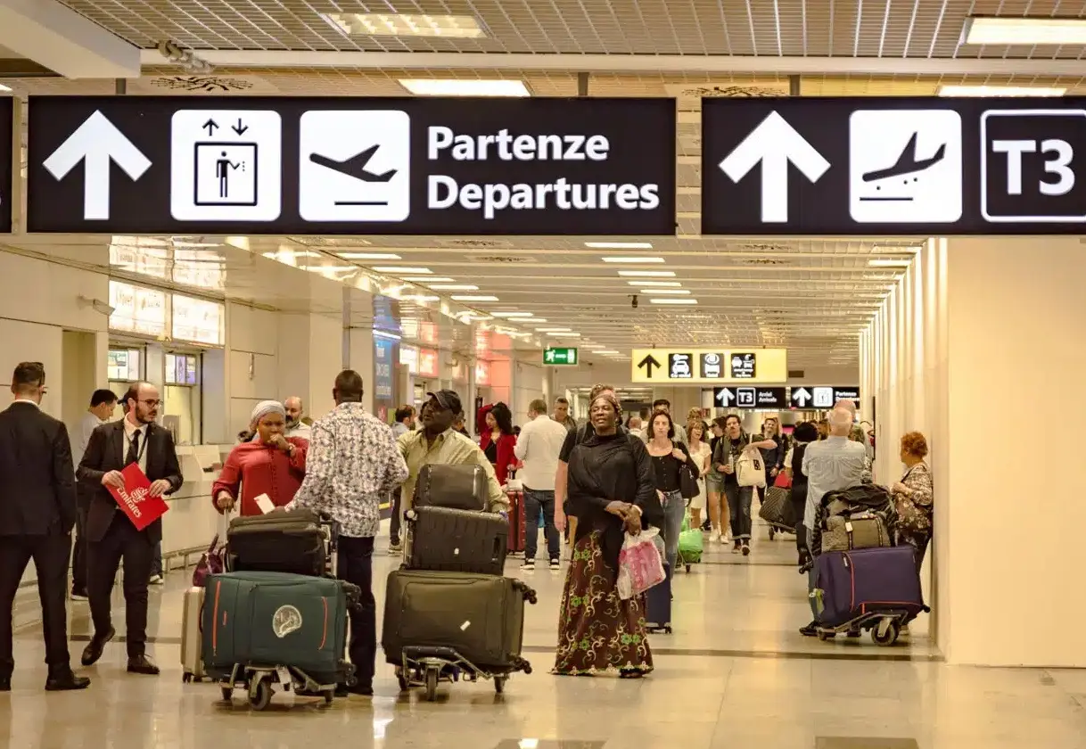 Fiumicino, addetti ai bagagli in overdose dopo aver mangiato caramelle sospette in stiva
