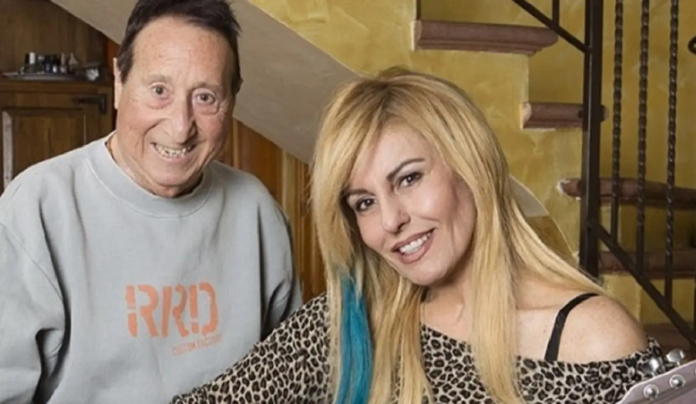 Alvaro Vitali, Stefania Corona svela la svolta dopo la rottura: ‘Viviamo in tre sotto lo stesso tetto’ Alvaro Vitali, Stefania Corona svela la svolta dopo la rottura: ‘Viviamo in tre sotto lo stesso tetto’
