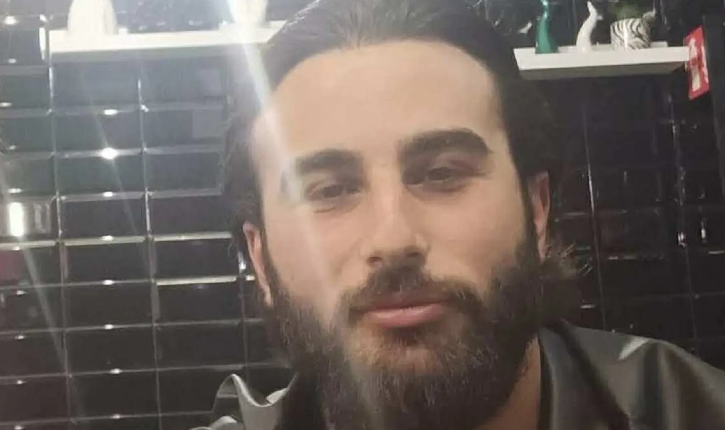 Giovanni Cardone muore a 27 anni sull’A3: cercava di evitare un pedone in autostrada Giovanni Cardone muore a 27 anni sull’A3: cercava di evitare un pedone in autostrada