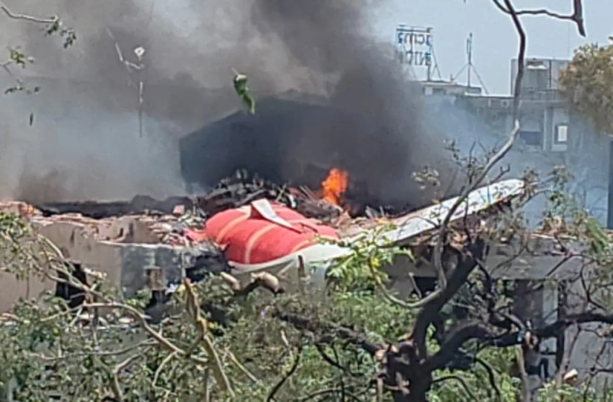 India, Boeing 787 precipita dopo il decollo ad Ahmedabad: 133 vittime, si indaga sulle cause India, Boeing 787 precipita dopo il decollo ad Ahmedabad: 133 vittime, si indaga sulle cause