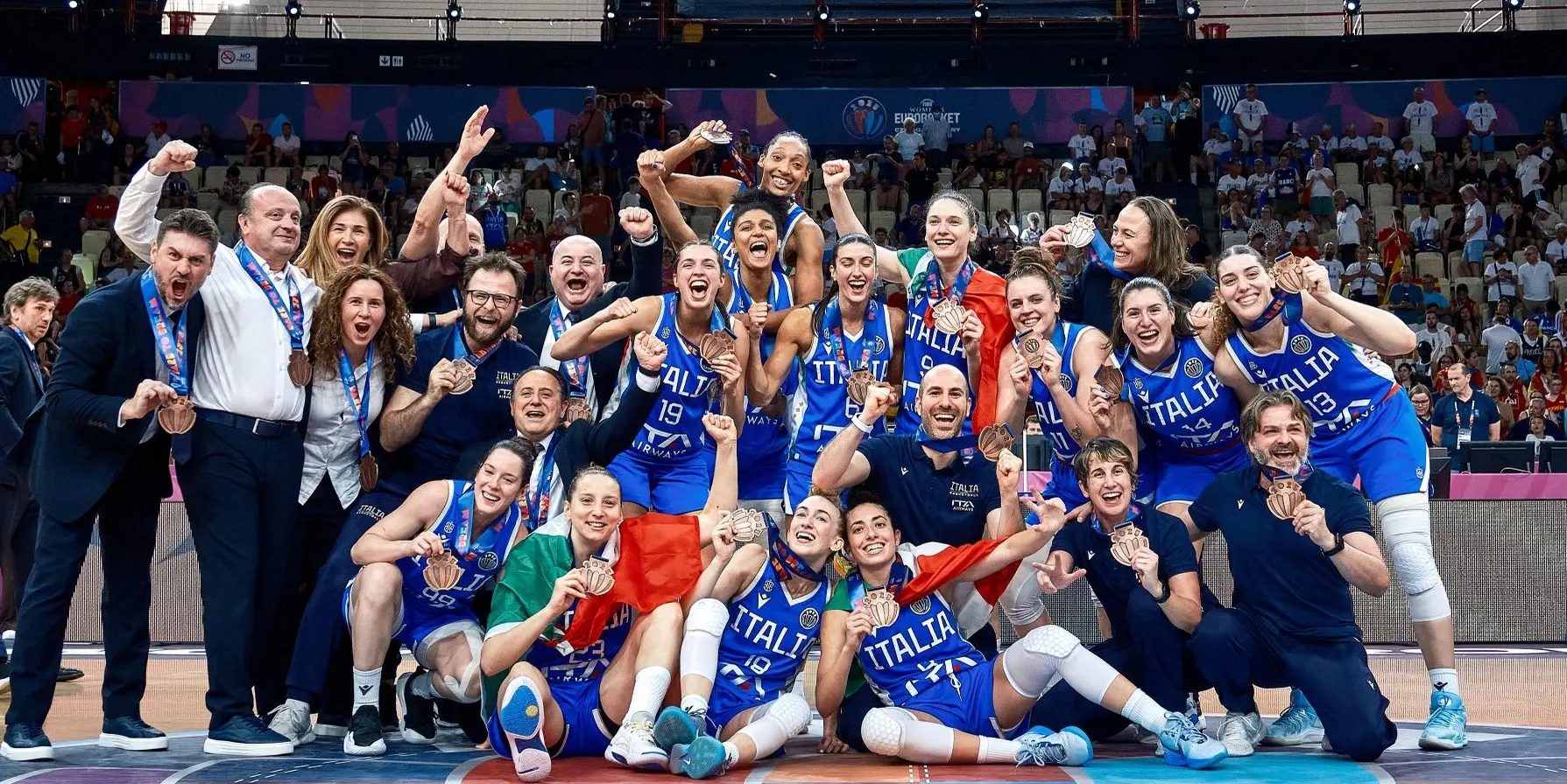 Bronzo da incorniciare per l’Italbasket femminile: 30 anni dopo è di nuovo podio europeo Bronzo da incorniciare per l’Italbasket femminile: 30 anni dopo è di nuovo podio europeo