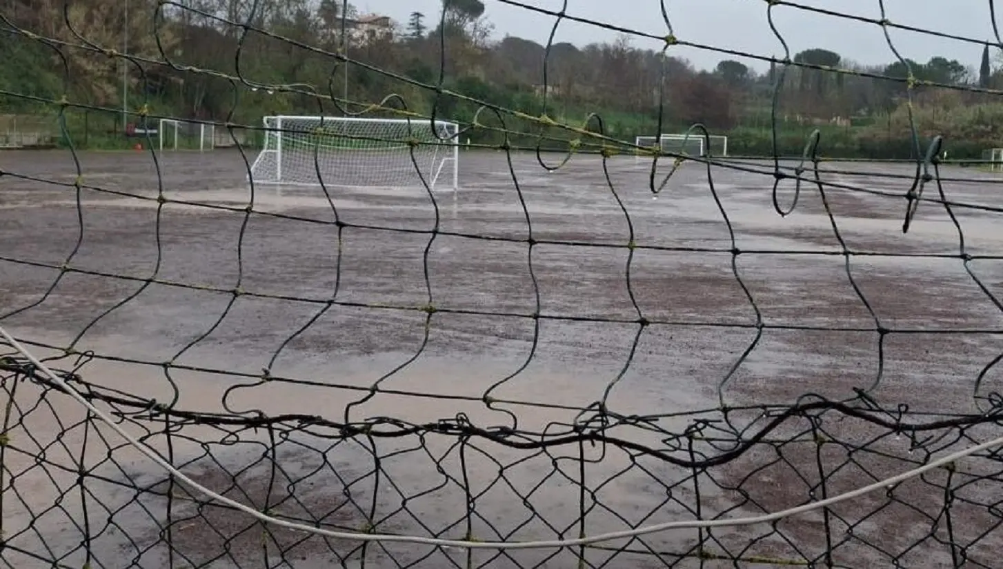 tivoli spara colpo dalla finestra e ferisce donna che seguiva in tribuna la partita del figlio