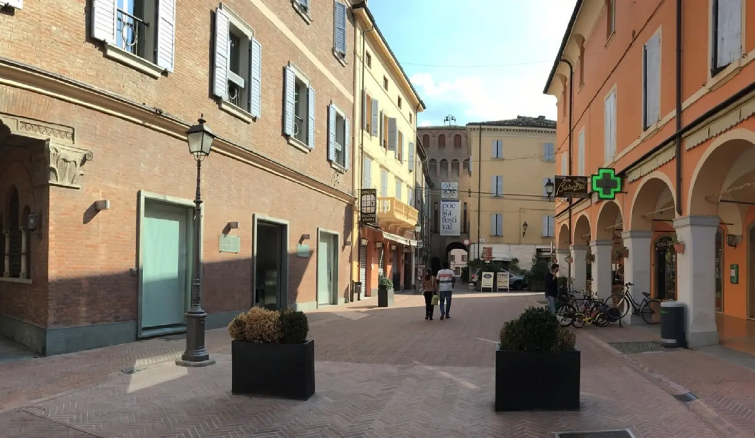 Violenza sessuale a Vignola: 30enne aggredita in centro mentre rientrava a casa, indagini in corso Violenza sessuale a Vignola: 30enne aggredita in centro mentre rientrava a casa, indagini in corso