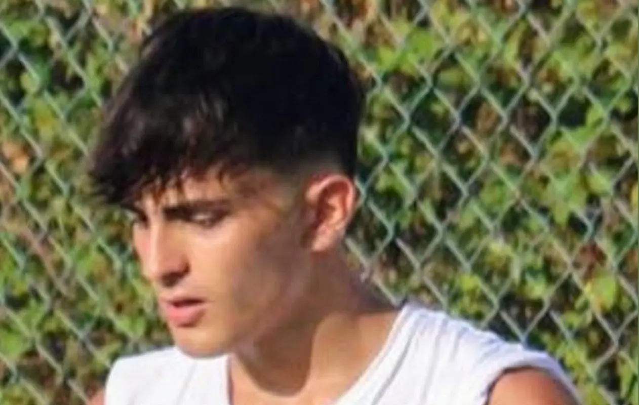 Tragedia a Roma, muore a 17 anni Lorenzo Rastelli: promessa del calcio investita in monopattino Tragedia a Roma, muore a 17 anni Lorenzo Rastelli: promessa del calcio investita in monopattino