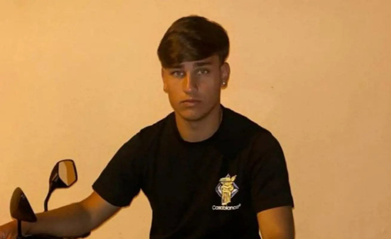 Tragedia a Mondragone: Luigi Petrella muore a 16 anni in un incidente, caccia all’auto pirata