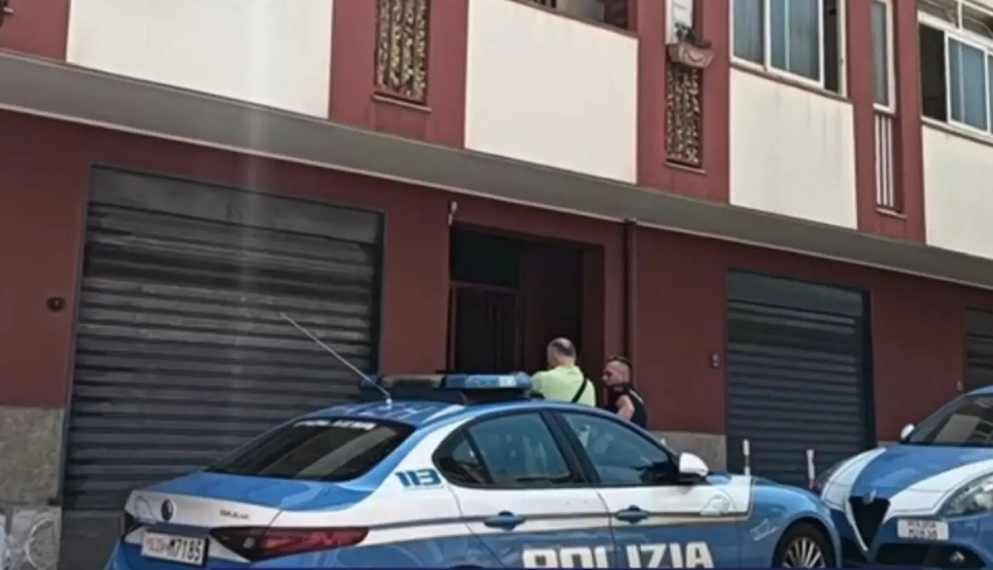 Messina, madre e neonata precipitano dal primo piano: morta la bimba, ipotesi depressione post partum Messina, madre e neonata precipitano dal primo piano: morta la bimba, ipotesi depressione post partum