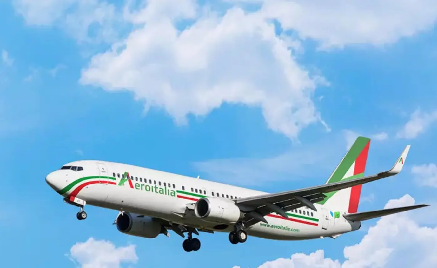 Paura in volo sul Milano Cagliari, panico e atterraggio d’emergenza: il racconto dei passeggeri Paura in volo sul Milano Cagliari, panico e atterraggio d’emergenza: il racconto dei passeggeri